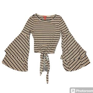 Flare sleeve top